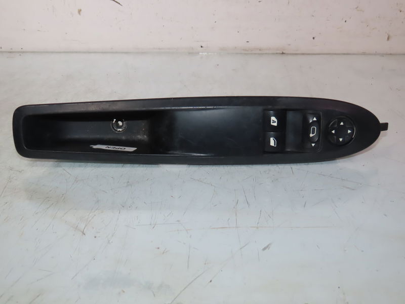 Commande lève-glace porte avant gauche CITROEN DS3