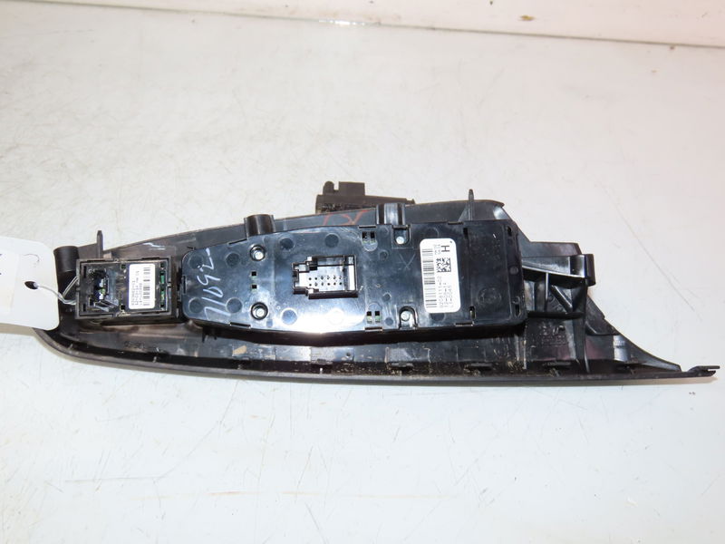 Commande lève-glace porte avant gauche Bmw X3 (F25) Xdrive 20 d (2010-2014)
