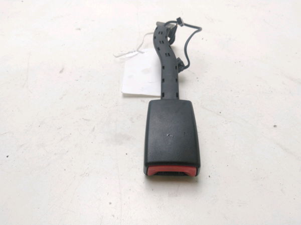 Ancrage ceinture avant droit VOLKSWAGEN GOLF