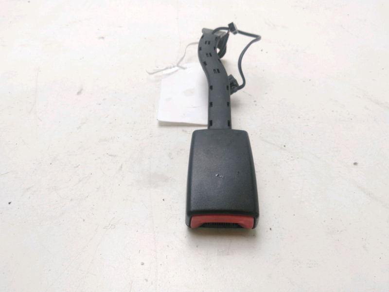Ancrage ceinture avant droit VOLKSWAGEN GOLF