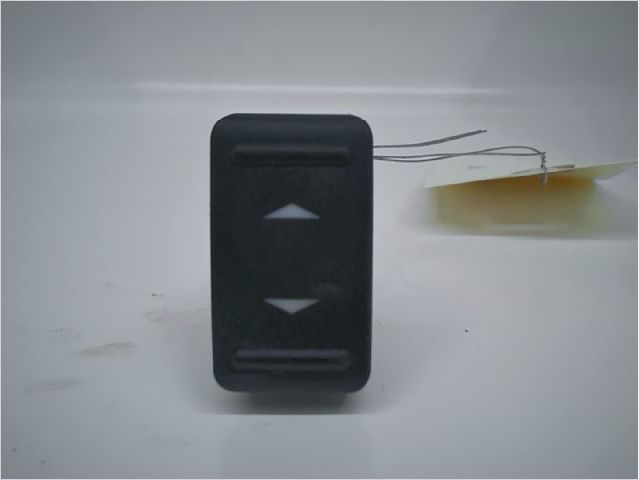 Commande lève-glace porte avant droite Ford C-MAX (DM2) 1.6 tdci (2007-2010) 5 portes