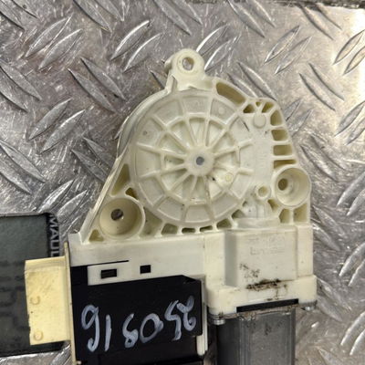 Moteur essuie-glace av droit Citroën C4 Coupé (LA_) 1.6 hdi (2004-2011)