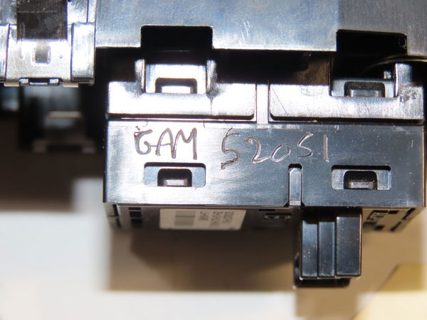 Commande lève-glace porte avant droite Bmw 1 (F20) 116 d (2012-2015)