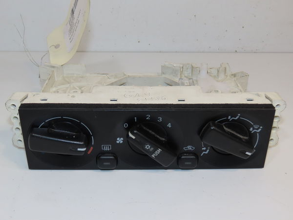 Commande de chauffage Mitsubishi SPACE STAR Monospace (DG_A) 1.3 16v (dg1a) (2000-2004)