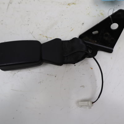 Ancrage ceinture arrière gauche Citroën C4 CACTUS 1.6 bluehdi 100 (2014)