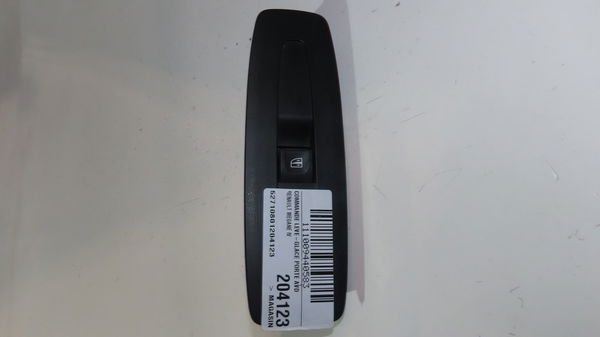 Commande lève-glace porte avant droite Renault MEGANE IV 3-5 portes (B9A-M-N_) 1.6 dci 130 (b9a4) (2015)