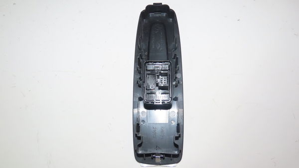 Commande lève-glace porte avant droite Renault MEGANE IV 3-5 portes (B9A-M-N_) 1.6 dci 130 (b9a4) (2015)