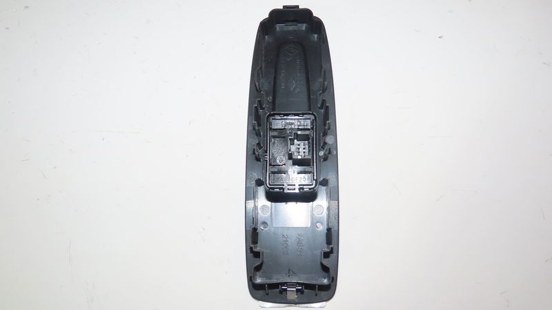 Commande lève-glace porte avant droite Renault MEGANE IV 3-5 portes (B9A-M-N_) 1.6 dci 130 (b9a4) (2015)