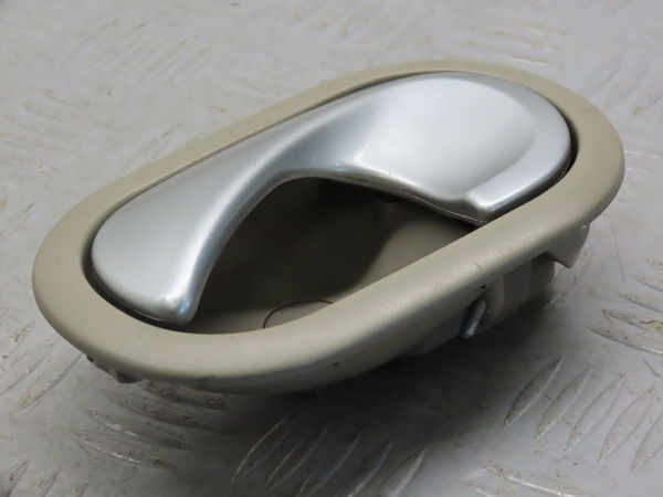 Poignee int porte avg Renault KANGOO Express (FW0-1_) 1.5 dci 75 (fw07, fw10, fw04) (2010) 4 portes