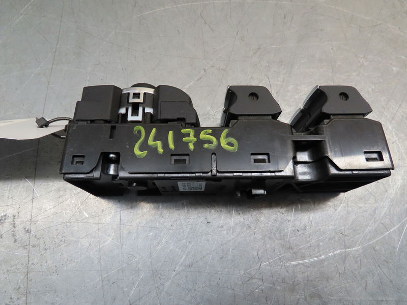 Commande lève-glace porte avant gauche Ford PUMA (J2K, CF7) 1.0 flexifuel (2021)