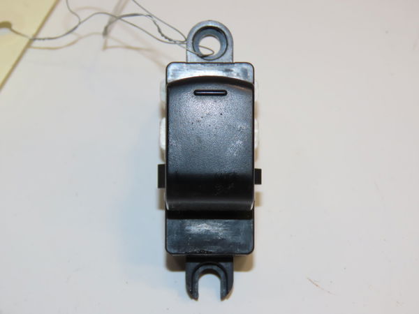 Commande lève-glace porte avant droite Nissan NOTE (E12) 1.5 dci (2013)