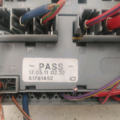 Platine fusible av Fiat 500 C (312_) 1.2 (312cxa1a, 312axa1a) (2009) 3 portes