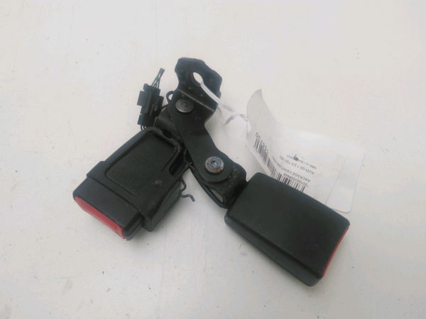 Ancrage ceinture arrière gauche Audi Q3 (8UB, 8UG) 2.0 tdi (2011-2018)
