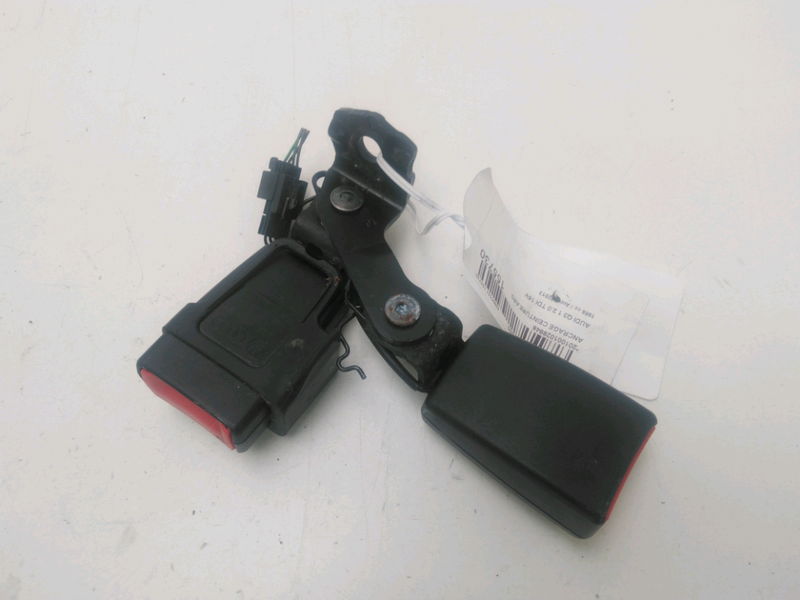 Ancrage ceinture arrière gauche Audi Q3 (8UB, 8UG) 2.0 tdi (2011-2018)