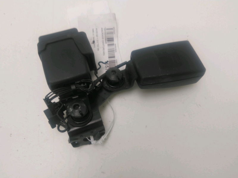 Ancrage ceinture arrière gauche Audi Q3 (8UB, 8UG) 2.0 tdi (2011-2018)