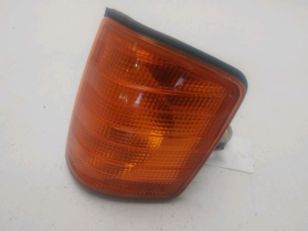 Clignotant gauche Mercedes-benz 190 (W201) D 2.5 (201.126) (1989-1993)