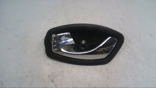Poignee int porte avg Renault CAPTUR I (J5_, H5_) 1.2 tce 120 (2013)