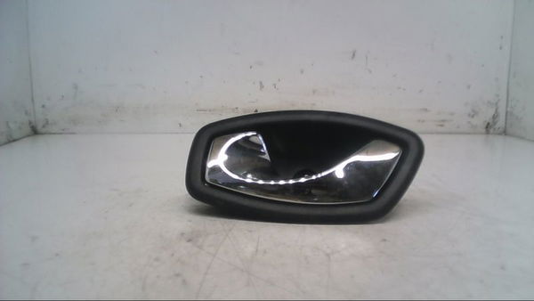Poignee int porte avg Renault CAPTUR I (J5_, H5_) 1.2 tce 120 (2013)