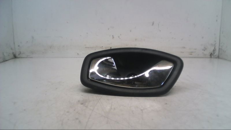 Poignee int porte avg Renault CAPTUR I (J5_, H5_) 1.2 tce 120 (2013)