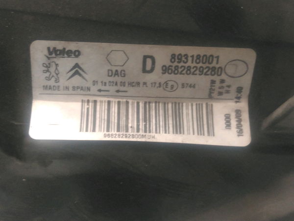 Phare droit Peugeot PARTNER TEPEE 1.6 hdi 16v (2008) 5 portes
