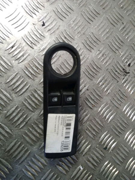 Commande lève-glace porte avant gauche Renault CLIO IV (BH_) 1.5 dci 75 (2012) 5 portes