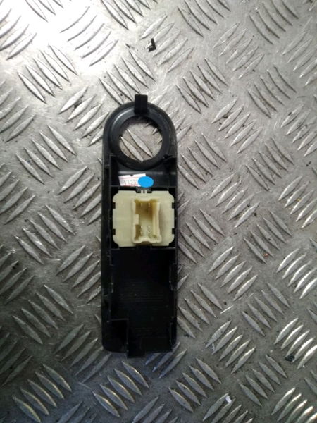 Commande lève-glace porte avant gauche Renault CLIO IV (BH_) 1.5 dci 75 (2012) 5 portes