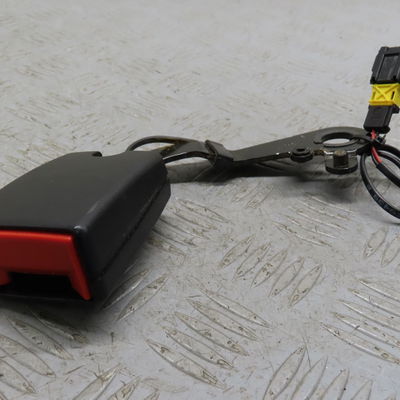 Ancrage ceinture arrière gauche Peugeot 5008 (0U_, 0E_) 1.6 bluehdi 120 (2014-2017) 5 portes