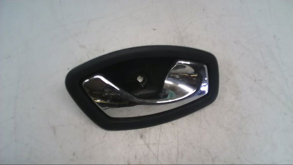 Poignee int porte avd Renault CAPTUR I (J5_, H5_) 1.2 tce 120 (2013)