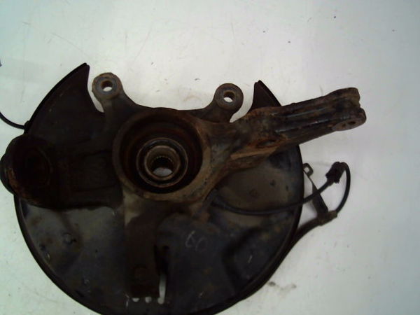 Fusee avg Daihatsu TERIOS (J2_) 1.5 4x4 (2006)