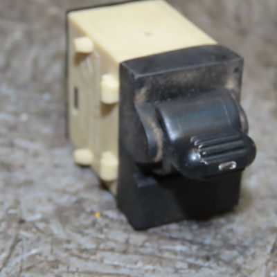 Commande lève-glace porte avant droite Jeep CHEROKEE (KJ) 2.8 crd 4x4 (2004-2008)