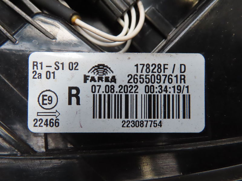 Feu arrière droit Renault CLIO V (B7_) 1.0 sce 65 (b7mg) (2021)
