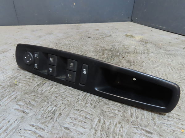 Commande lève-glace porte avant gauche Renault MEGANE III 3-5 portes (BZ0-1_, B3_) 1.5 dci (bz09, bz0d, bz1w, bz29, bz14) (2009) 5 portes