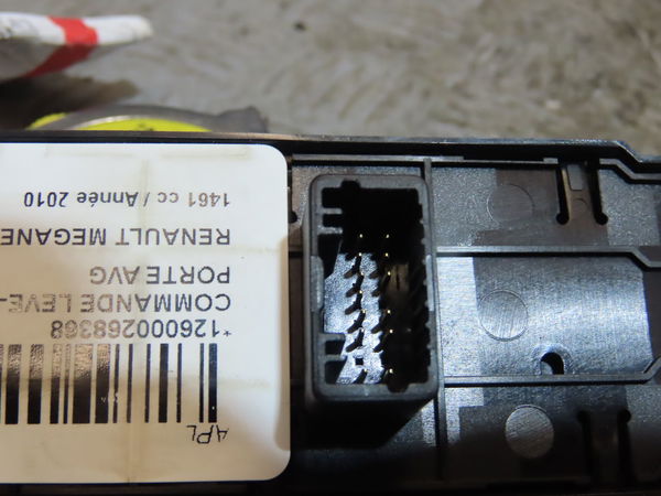 Commande lève-glace porte avant gauche Renault MEGANE III 3-5 portes (BZ0-1_, B3_) 1.5 dci (bz09, bz0d, bz1w, bz29, bz14) (2009) 5 portes
