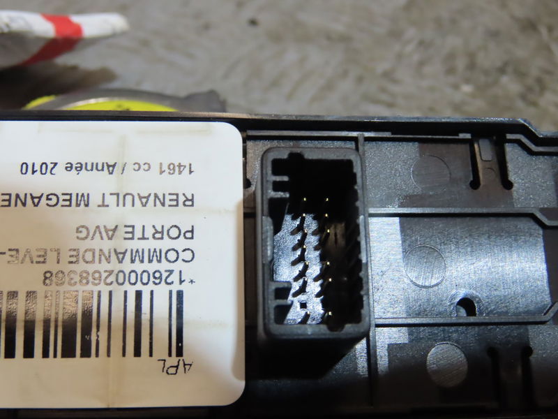 Commande lève-glace porte avant gauche Renault MEGANE III 3-5 portes (BZ0-1_, B3_) 1.5 dci (bz09, bz0d, bz1w, bz29, bz14) (2009) 5 portes