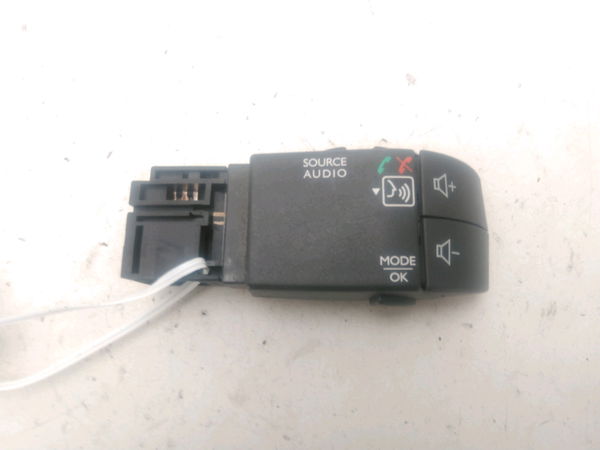 Commande autoradio Dacia LODGY (JS_) 1.5 dci (2012)