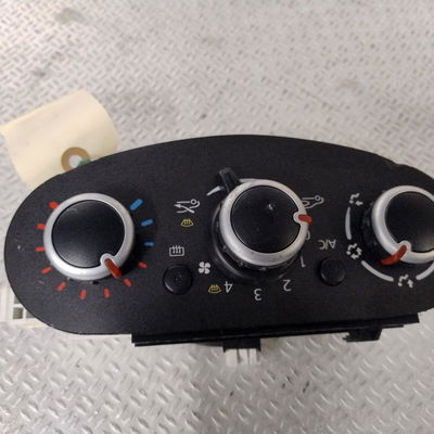 Commande de chauffage Renault TWINGO III (BCM_, BCA_) 1.0 sce 65 (bcmj) (2019)