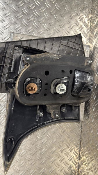 Feu arrière droit Toyota IQ (_J1_) 1.4 d-4d (nuj10_) (2009-2015)