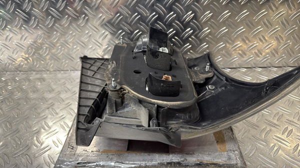 Feu arrière droit Toyota IQ (_J1_) 1.4 d-4d (nuj10_) (2009-2015)