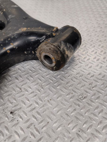 Triangle inf avg Ford FIESTA VI (CB1, CCN) 1.6 tdci (2008-2012)