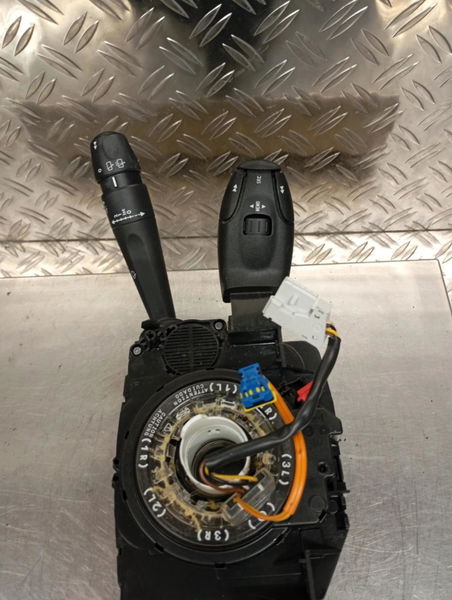 Interrupteur commande de frein a main Peugeot 208 I (CA_, CC_) 1.4 hdi (2012) 3 portes