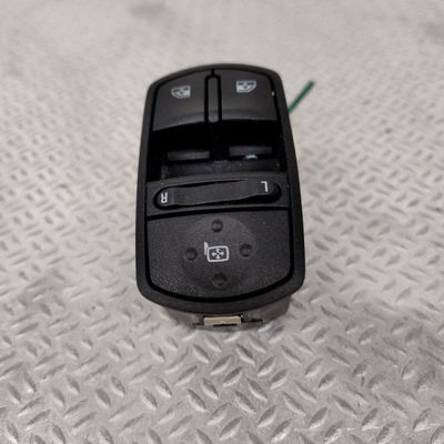 Commande lève-glace porte avant gauche Opel CORSA E (X15) 1.4 (08, 68) (2014)