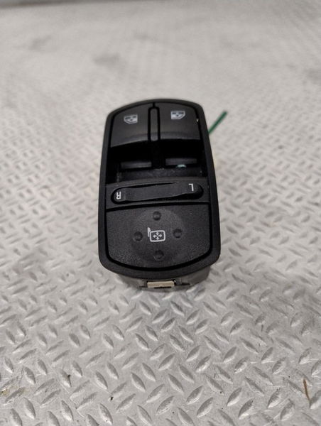 Commande lève-glace porte avant gauche Opel CORSA E (X15) 1.4 (08, 68) (2014)