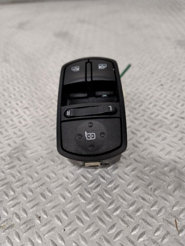 Commande lève-glace porte avant gauche Opel CORSA E (X15) 1.4 (08, 68) (2014)