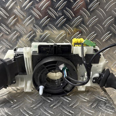 Interrupteur commande de frein a main Renault LAGUNA III Grandtour (KT0-1) 2.0 dci (kt07, kt0j, kt14, kt1a, kt1s) (2007-2015)