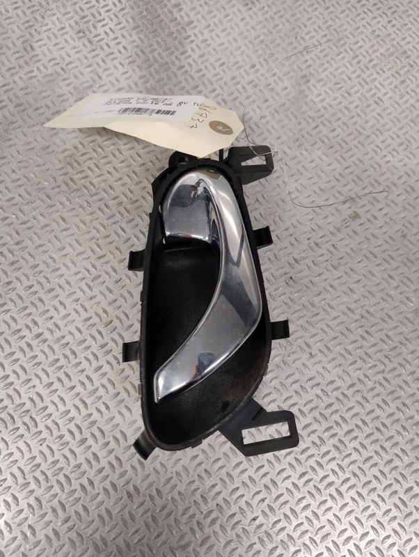 Poignee int porte ard Nissan PULSAR 3-5 portes (C13) 1.5 dci (2014)