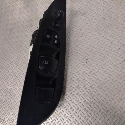 Commande lève-glace porte avant gauche Nissan PULSAR 3-5 portes (C13) 1.5 dci (2014)