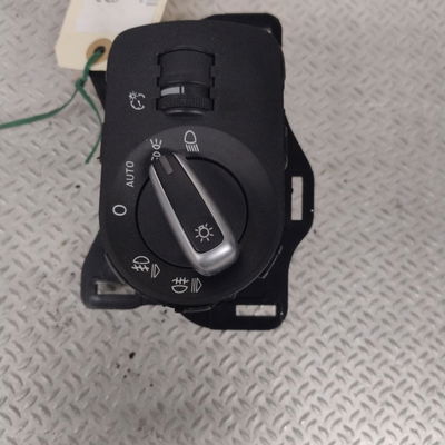 Interrupteur commande de phares Audi A1 (8X1, 8XK) 1.6 tdi (2011-2015)