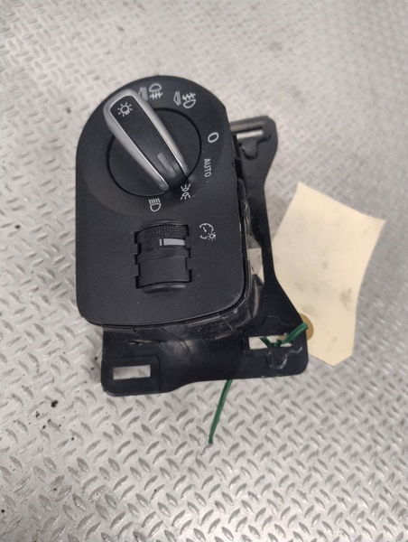 Interrupteur commande de phares Audi A1 (8X1, 8XK) 1.6 tdi (2011-2015)