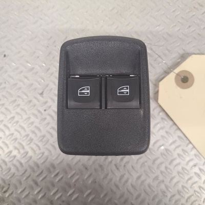 Commande lève-glace porte avant gauche Dacia SANDERO II Tce 90 (b8m1, b8ma) (2012) 5 portes