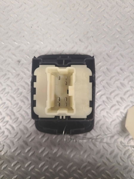 Commande lève-glace porte avant gauche Dacia SANDERO II Tce 90 (b8m1, b8ma) (2012) 5 portes
